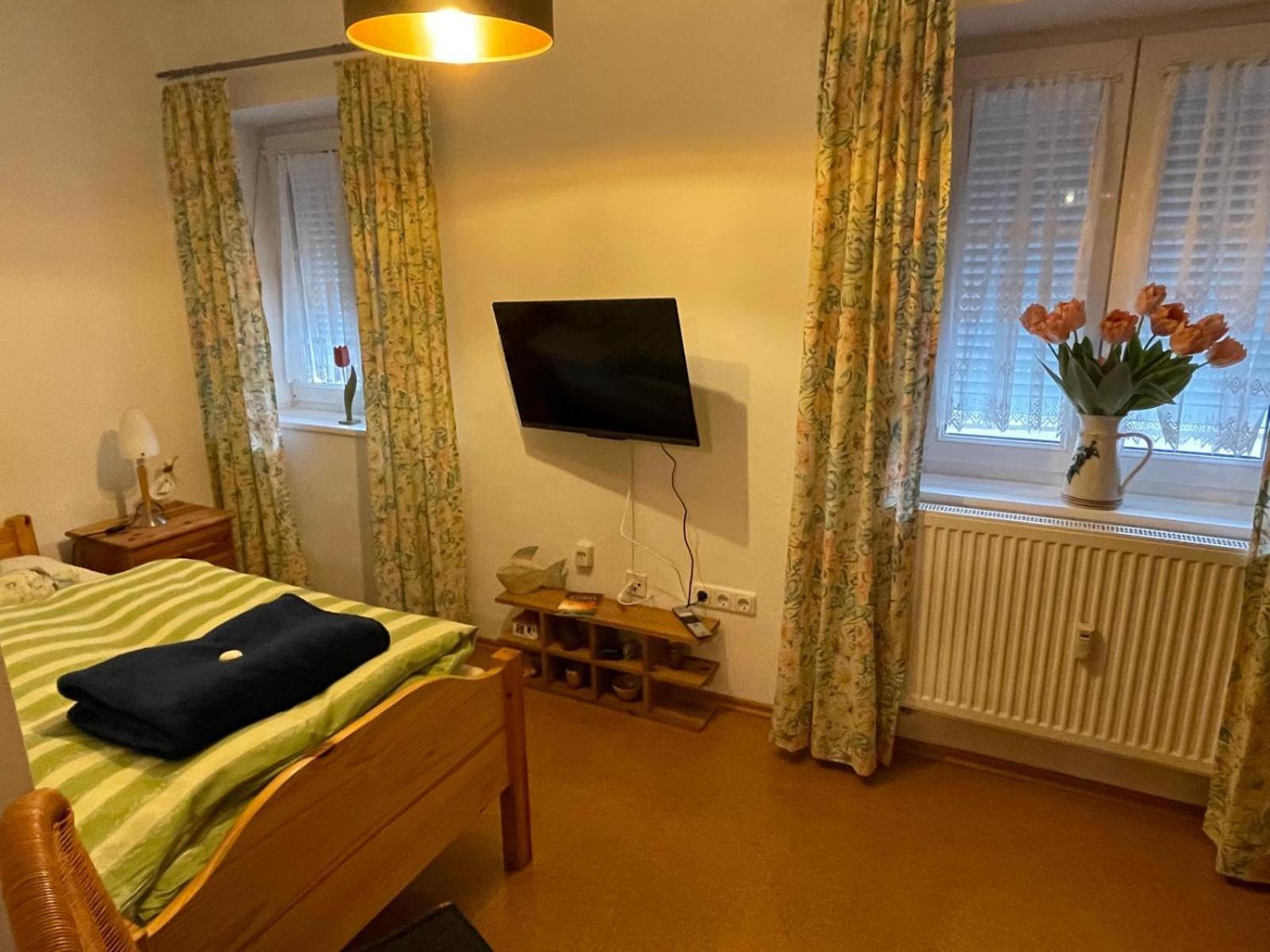 Schoene Ferienwohnung In Bahnhofsnaehe Fuer Urlaub, Studium Oder Arbeit Deggendorf Exteriér fotografie