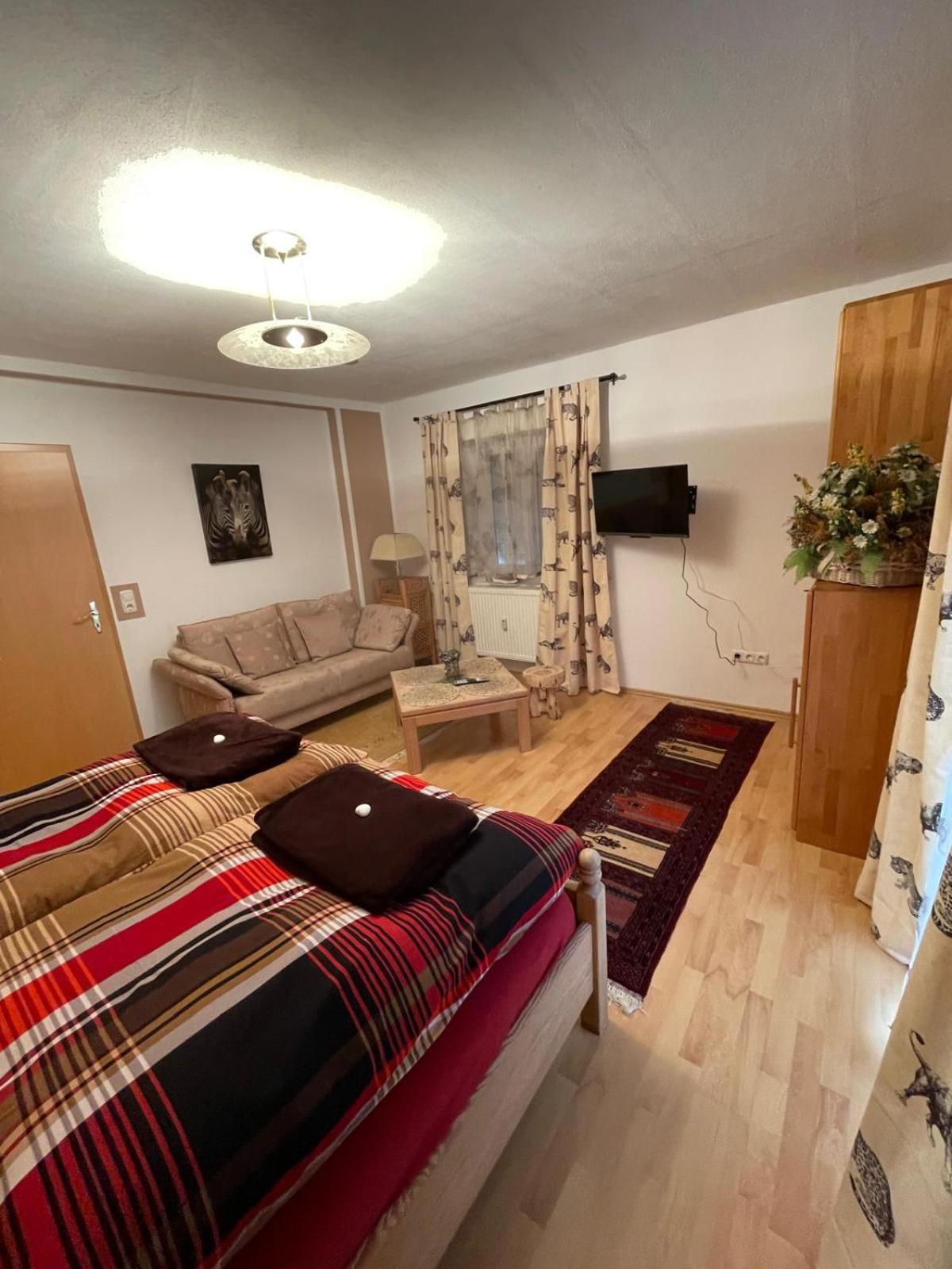 Schoene Ferienwohnung In Bahnhofsnaehe Fuer Urlaub, Studium Oder Arbeit Deggendorf Exteriér fotografie