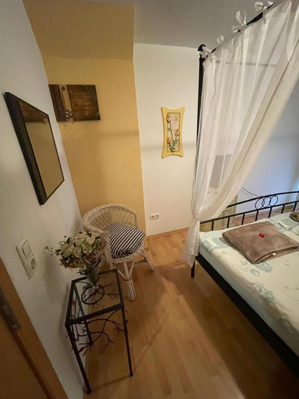 Schoene Ferienwohnung In Bahnhofsnaehe Fuer Urlaub, Studium Oder Arbeit Deggendorf Exteriér fotografie