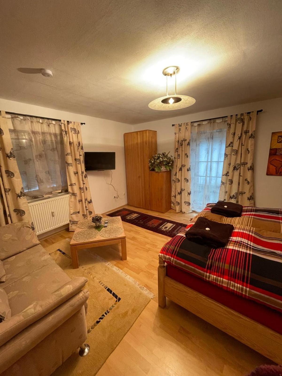 Schoene Ferienwohnung In Bahnhofsnaehe Fuer Urlaub, Studium Oder Arbeit Deggendorf Exteriér fotografie