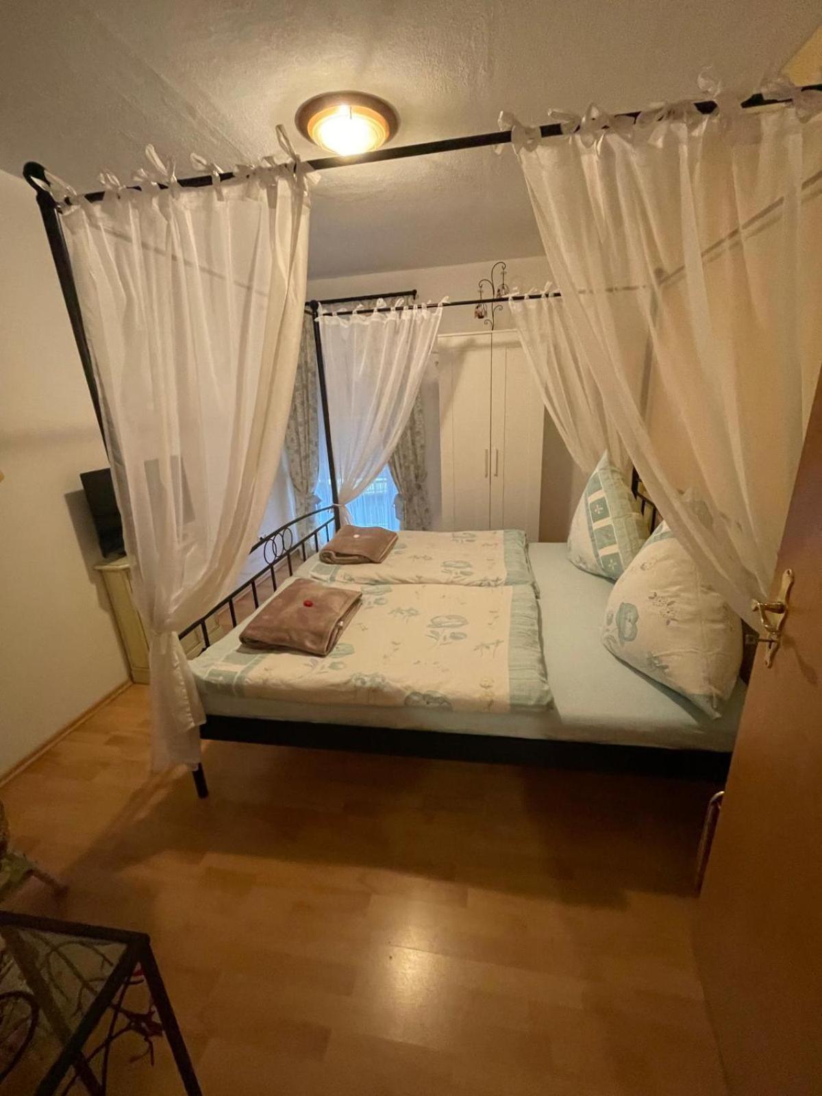 Schoene Ferienwohnung In Bahnhofsnaehe Fuer Urlaub, Studium Oder Arbeit Deggendorf Exteriér fotografie