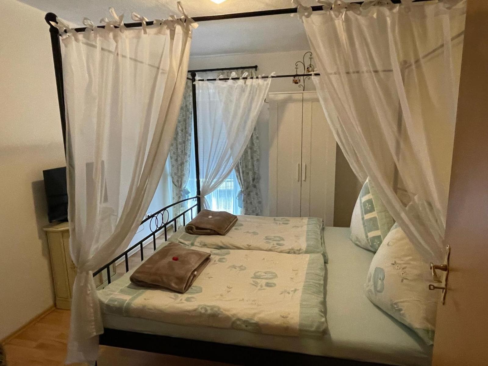 Schoene Ferienwohnung In Bahnhofsnaehe Fuer Urlaub, Studium Oder Arbeit Deggendorf Exteriér fotografie